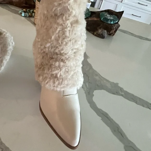 Brand new never worn faux fur foldover boot pointed toe, stacked block heel - Picture 7 of 12